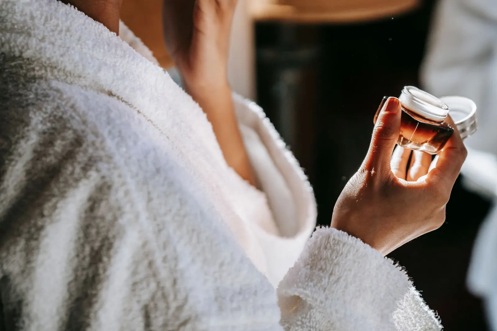 Routine peau sèche en hiver : le bon ordre des soins